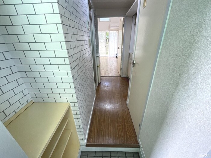 物件内観写真11　(玄関)