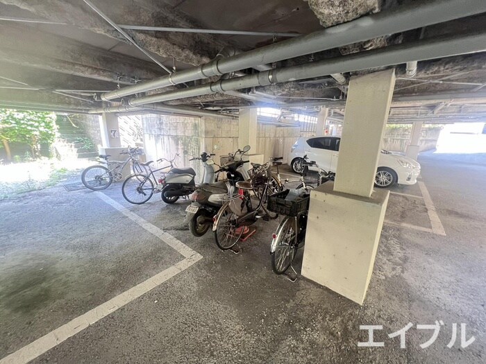 物件外観写真4　(駐輪場)