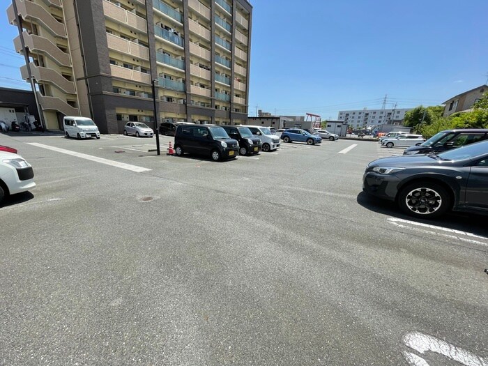 物件外観写真2　(駐車場)