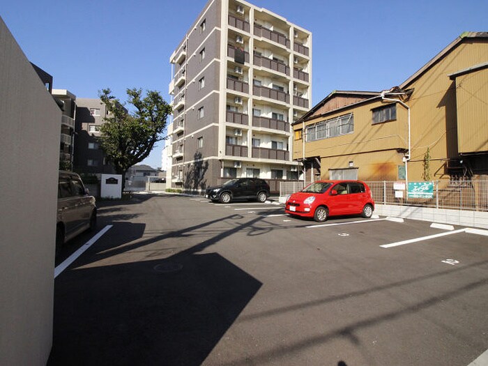 物件外観写真3　(駐車場)