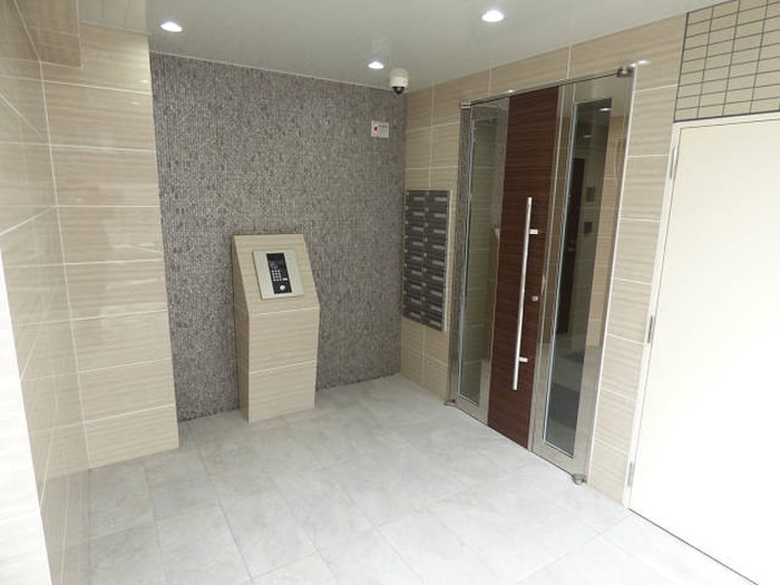 物件外観写真4　(エントランス部分)