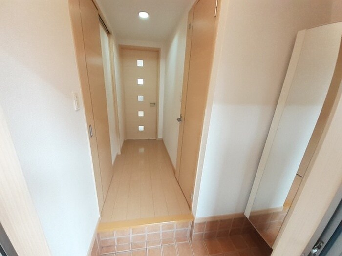 物件内観写真8　(玄関)