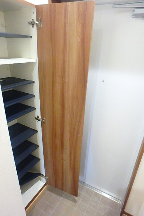 物件内観写真6　(玄関)