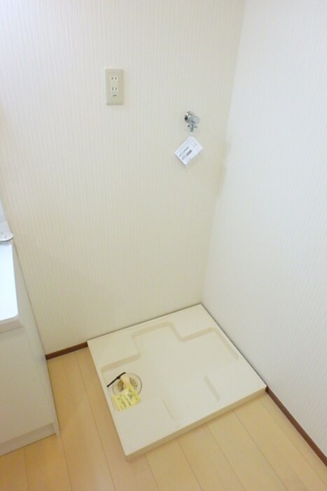 物件内観写真14　(洗濯機置場)