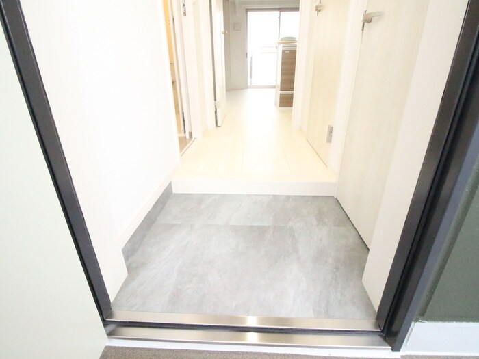 物件内観写真13　(玄関)