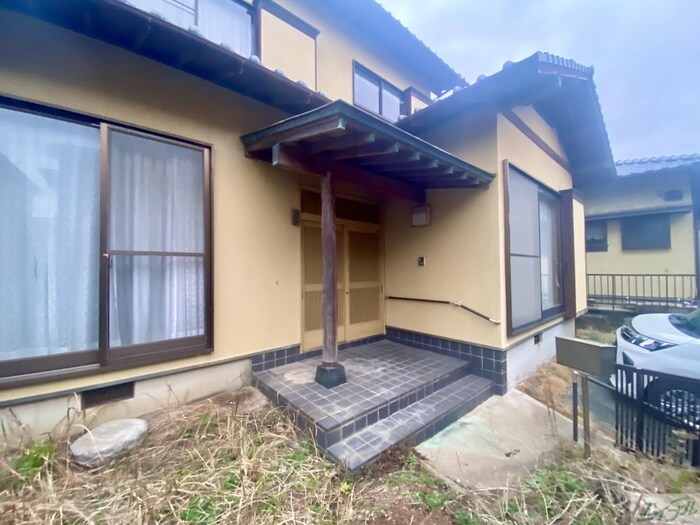 物件外観写真3　(エントランス部分)