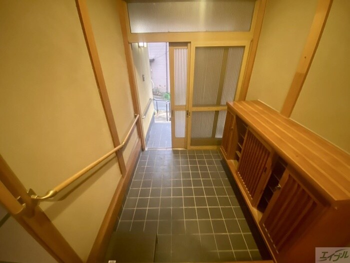 物件内観写真8　(玄関)