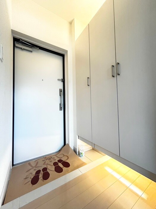 物件内観写真4　(玄関)