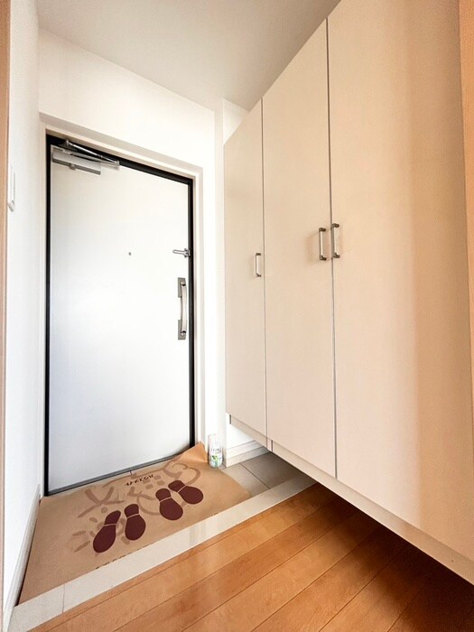 物件内観写真4　(玄関)