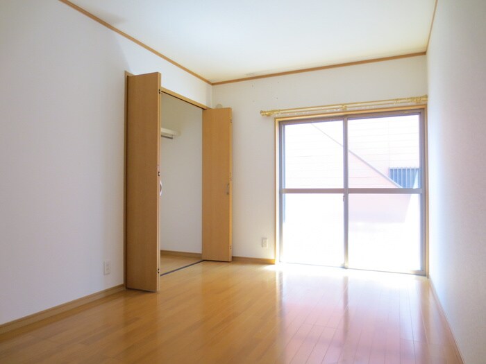 物件内観写真5　(室内からの展望)