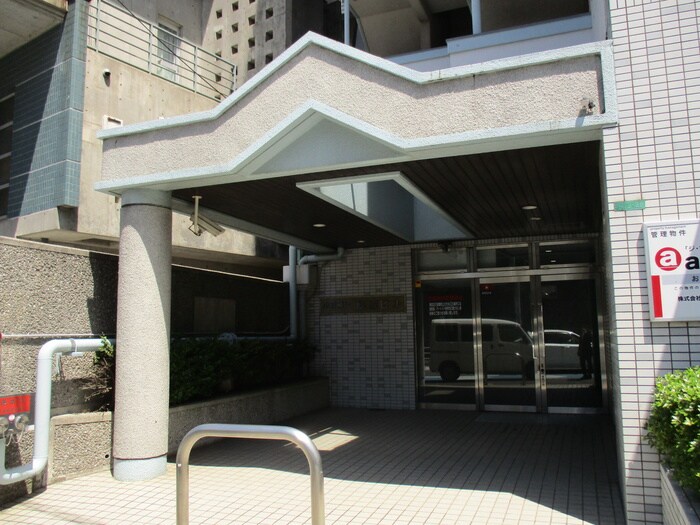 物件外観写真4　(エントランス部分)