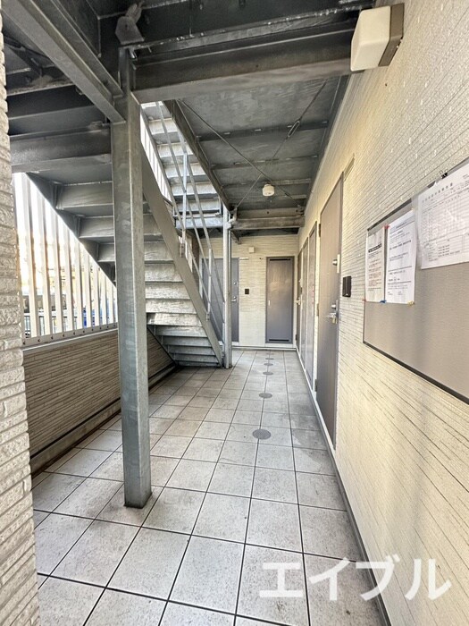 物件外観写真4　(エントランス部分)