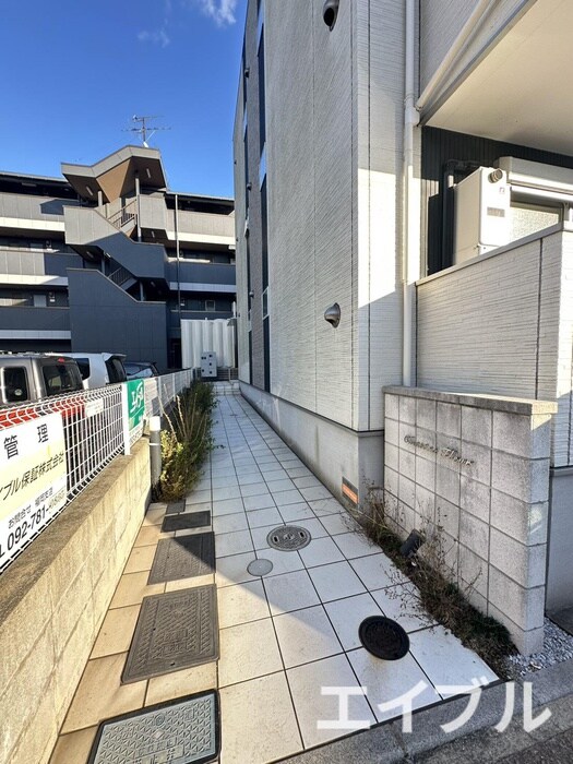 物件外観写真5　(エントランス部分)