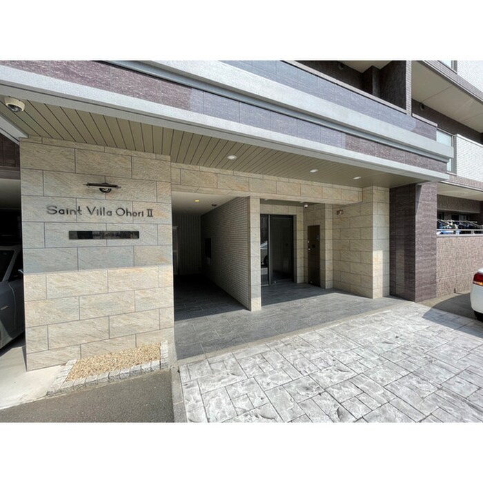 物件外観写真2　(エントランス部分)