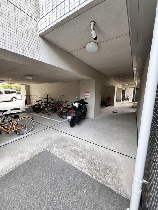 物件外観写真5　(駐輪場)
