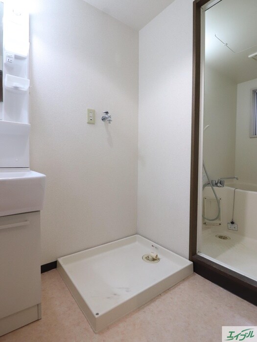 物件内観写真13　(洗濯機置場)