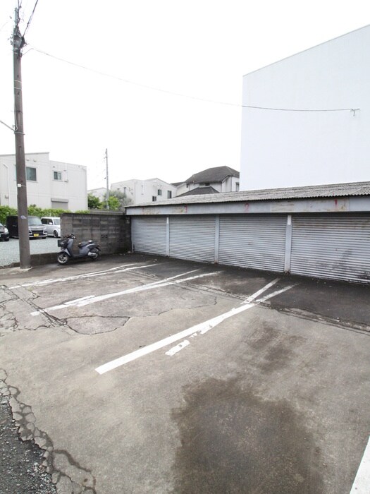 物件外観写真2　(駐車場)