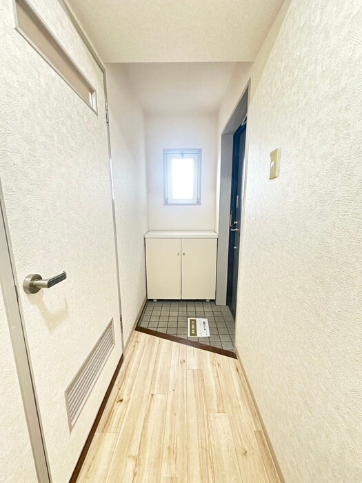 物件内観写真12　(玄関)