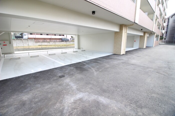 物件外観写真4　(駐車場)