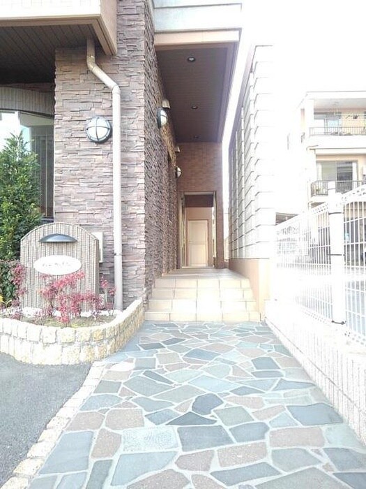 物件外観写真4　(エントランス部分)