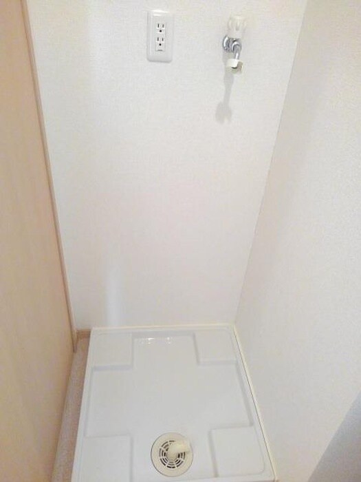 物件内観写真10　(洗濯機置場)