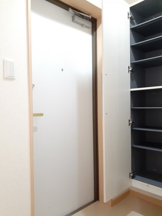 物件内観写真13　(玄関)