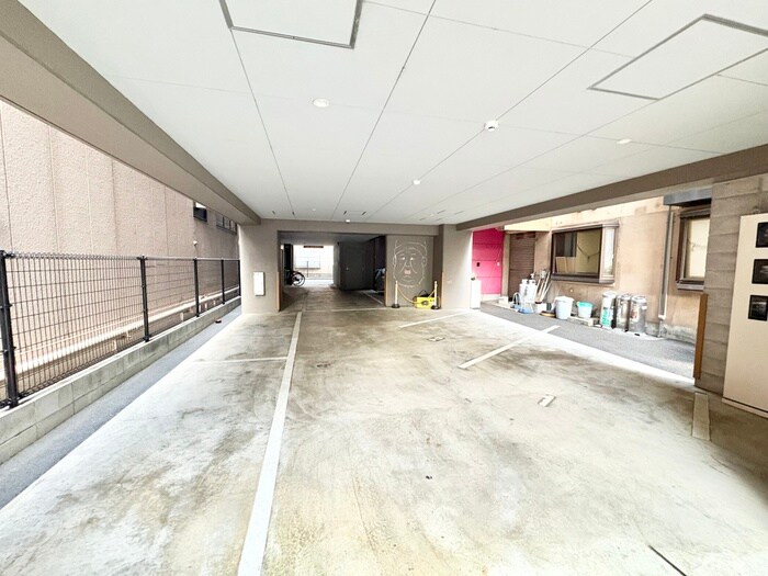 物件外観写真2　(駐車場)