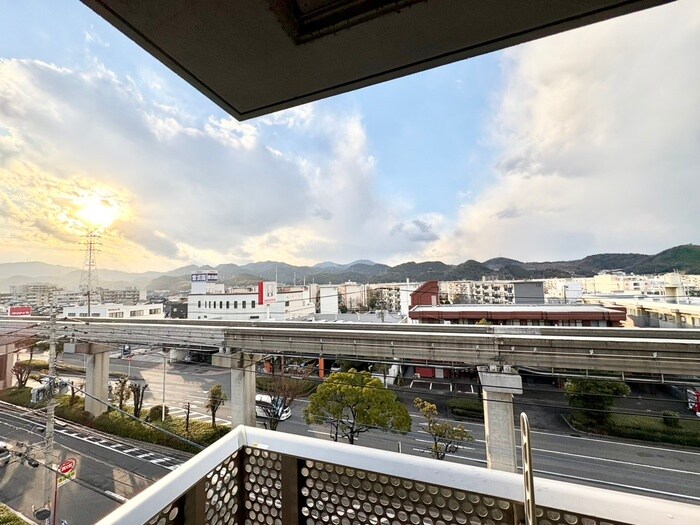 物件内観写真12　(室内からの展望)