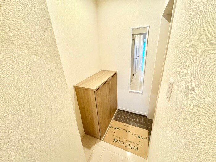 物件内観写真12　(玄関)
