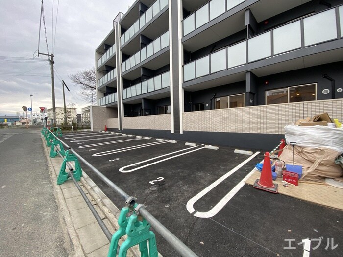 物件外観写真4　(駐車場)