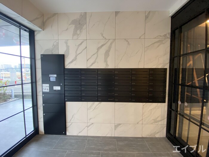 物件外観写真5　(エントランス部分)