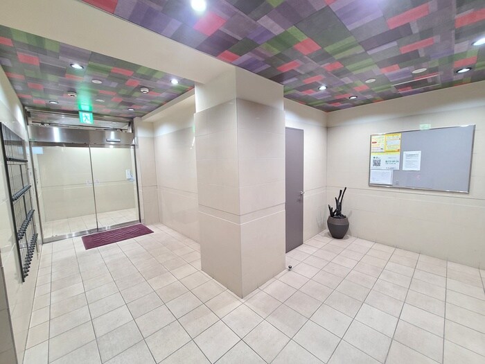 物件外観写真3　(エントランス部分)