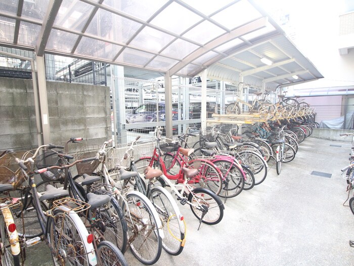 物件外観写真4　(駐輪場)