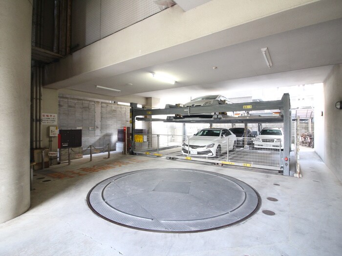 物件外観写真5　(駐車場)