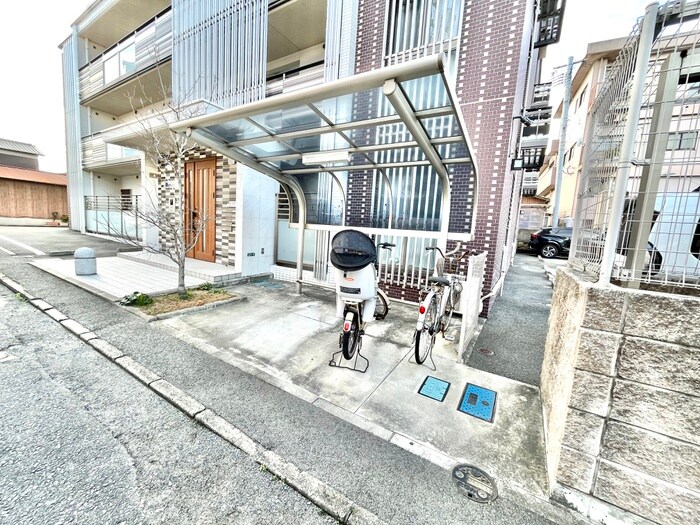 物件外観写真3　(駐輪場)