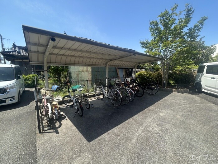 物件外観写真4　(駐輪場)