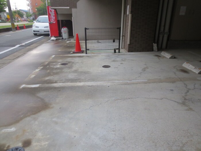 物件外観写真5　(駐車場)