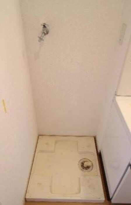 物件内観写真12　(洗濯機置場)