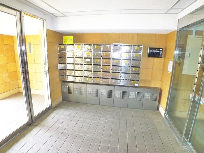 物件外観写真5　(エントランス部分)