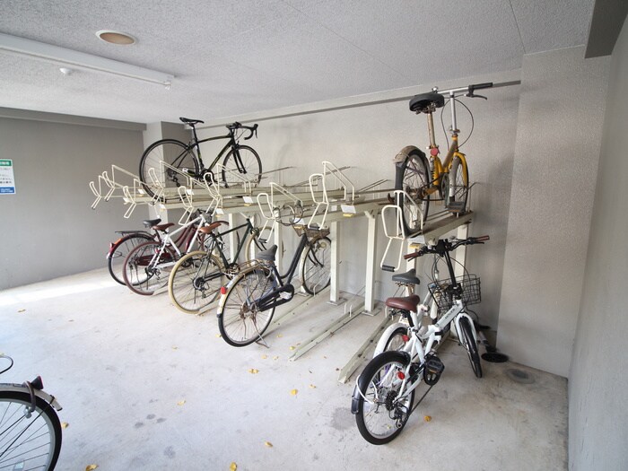 物件外観写真5　(駐輪場)