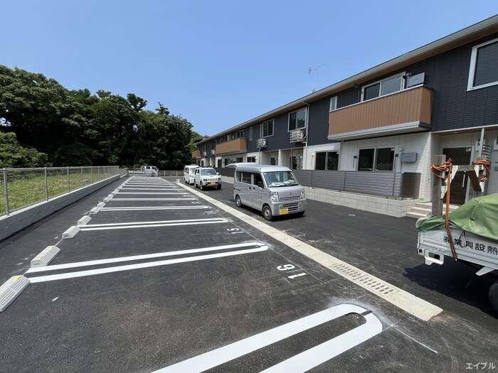 物件外観写真3　(駐車場)