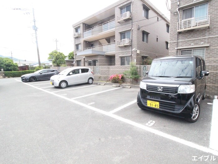 物件外観写真2　(駐車場)