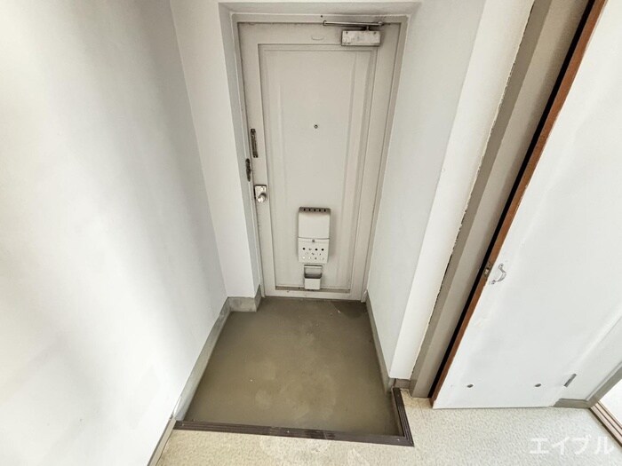 宮市アパートの玄関