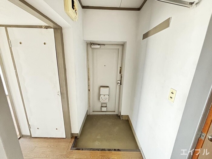 宮市アパートの玄関