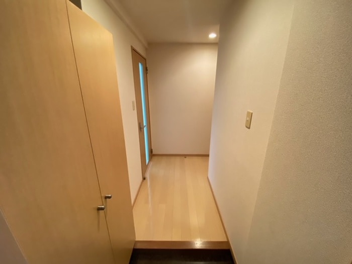 物件内観写真4　(玄関)