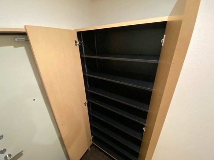 物件内観写真5　(靴箱)