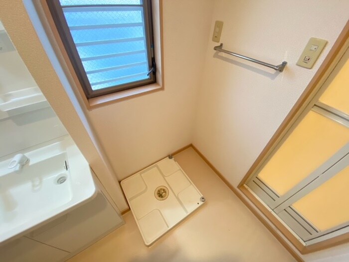 物件内観写真11　(洗濯機置場)