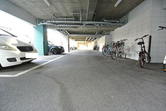 物件外観写真3　(駐車場)