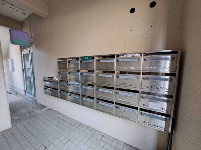 物件外観写真2　(エントランス部分)