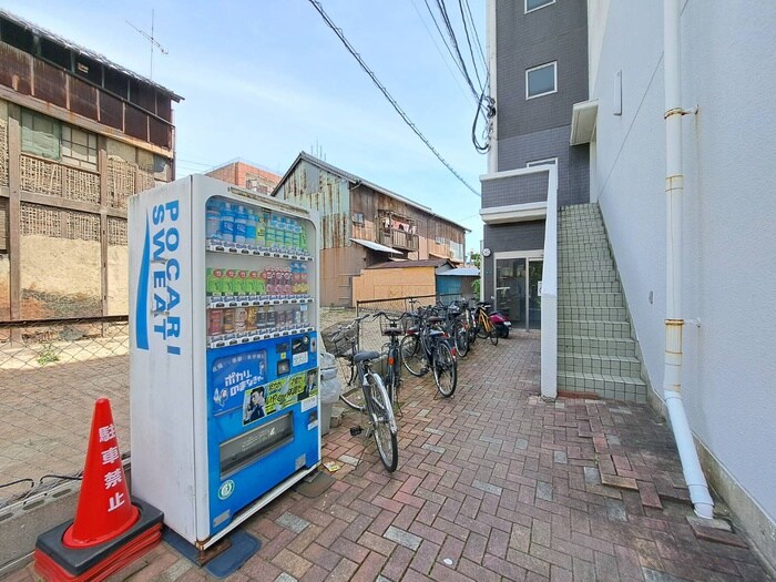 物件外観写真3　(駐輪場)